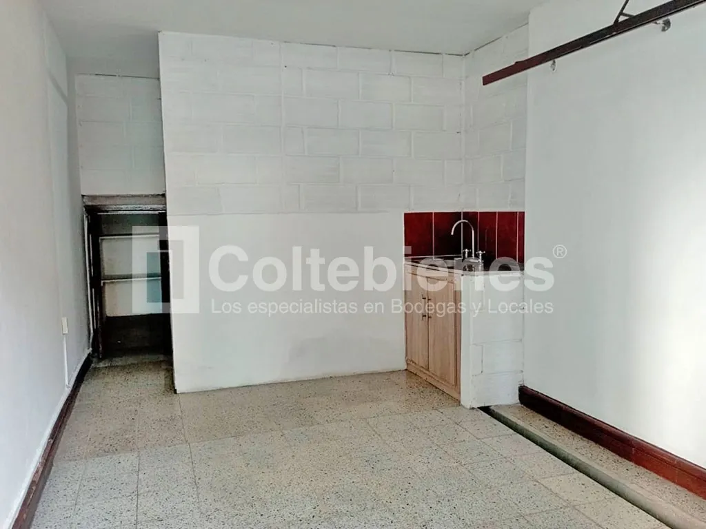 Casa de 7 alcobas en venta en Villa Nueva, Medellín, 238 m² · foto 2 de 24