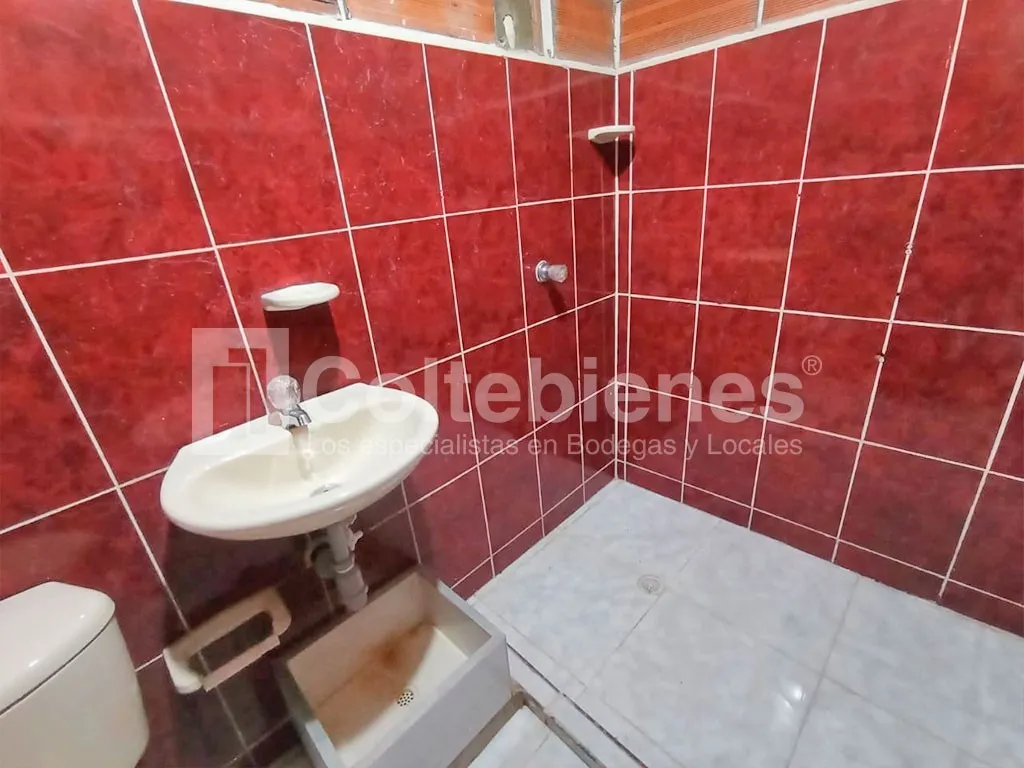 Casa de 7 alcobas en venta en Villa Nueva, Medellín, 238 m² · foto 3 de 24