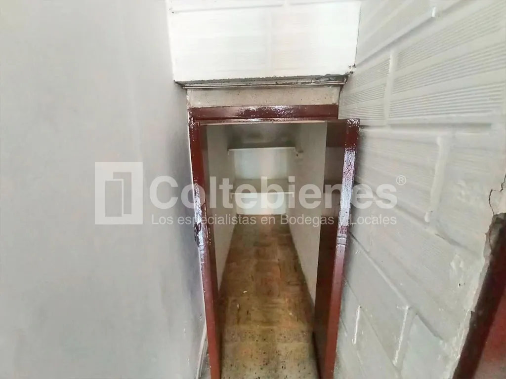 Casa de 7 alcobas en venta en Villa Nueva, Medellín, 238 m² · foto 4 de 24