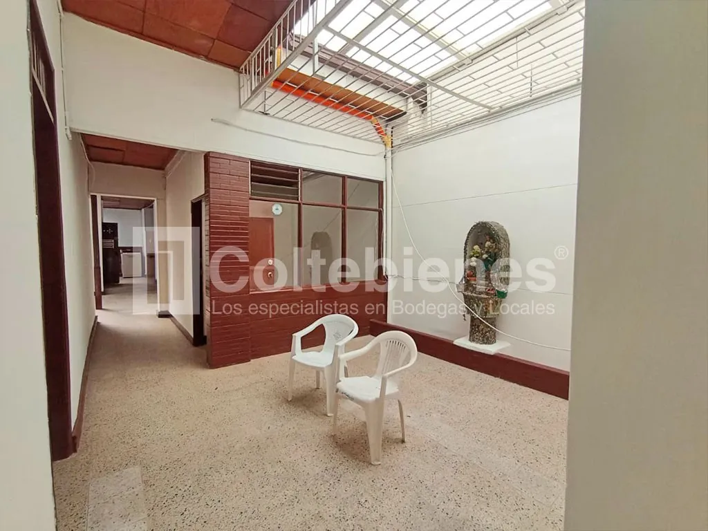 Casa de 7 alcobas en venta en Villa Nueva, Medellín, 238 m² · foto 6 de 24