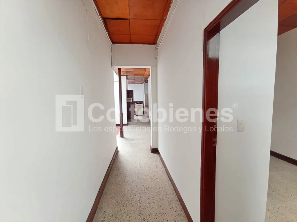 Casa de 7 alcobas en venta en Villa Nueva, Medellín, 238 m² · foto 9 de 24