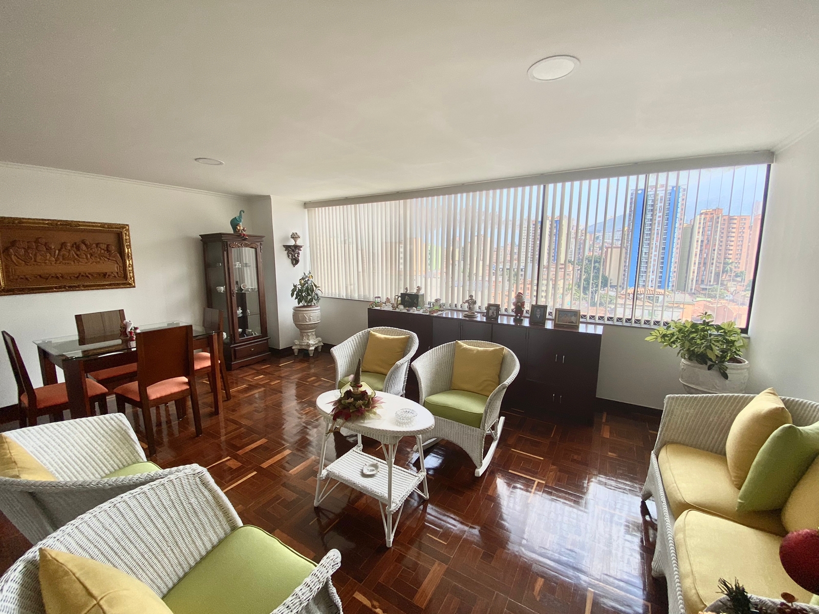 Apartamento en venta en Boston, Medellín · foto 2 de 5