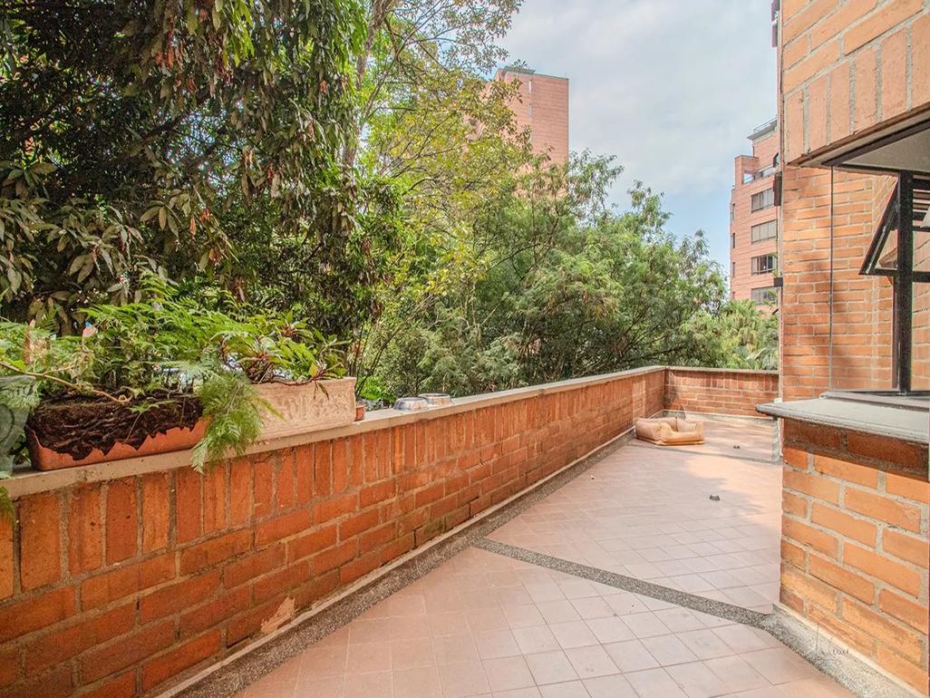 Apartamento de 2 alcobas en arriendo en El Tesoro, Medellín, 185 m² · foto 15 de 16