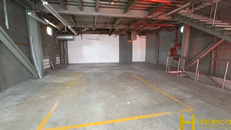 Bodega en arriendo en Conquistadores, Medellín, 1975 m² · foto 11 de 24