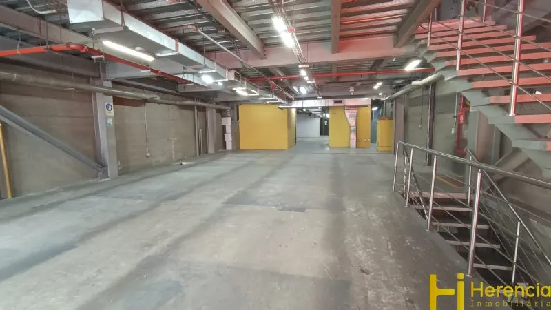 Bodega en arriendo en Conquistadores, Medellín, 1975 m² · foto 15 de 24