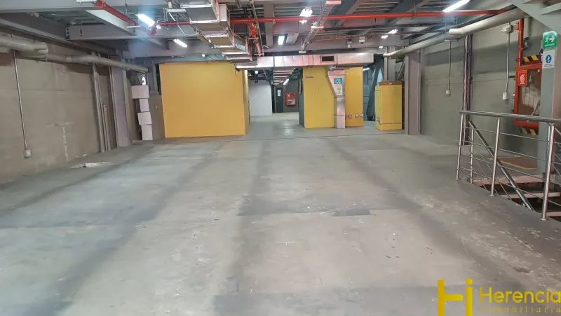 Bodega en arriendo en Conquistadores, Medellín, 1975 m² · foto 16 de 24