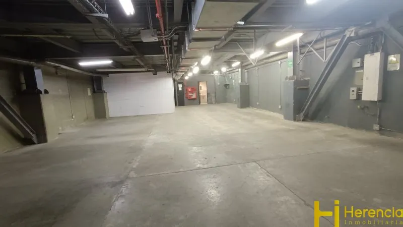 Bodega en arriendo en Conquistadores, Medellín, 1975 m² · foto 18 de 24