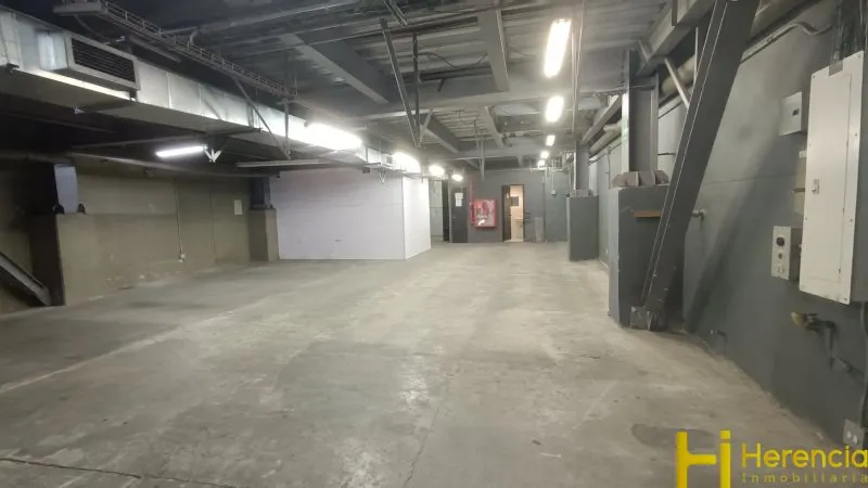 Bodega en arriendo en Conquistadores, Medellín, 1975 m² · foto 19 de 24