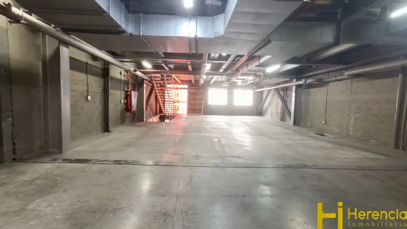 Bodega en arriendo en Conquistadores, Medellín, 1975 m² · foto 20 de 24