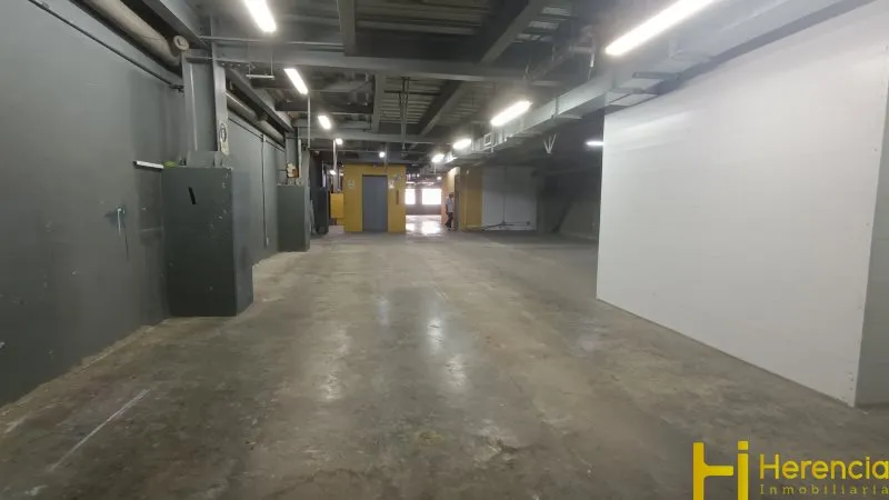 Bodega en arriendo en Conquistadores, Medellín, 1975 m² · foto 21 de 24