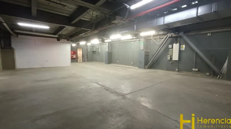 Bodega en arriendo en Conquistadores, Medellín, 1975 m² · foto 23 de 24