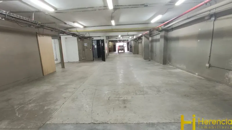 Bodega en arriendo en Conquistadores, Medellín, 1975 m² · foto 2 de 24