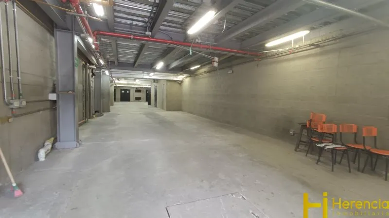 Bodega en arriendo en Conquistadores, Medellín, 1975 m² · foto 7 de 24