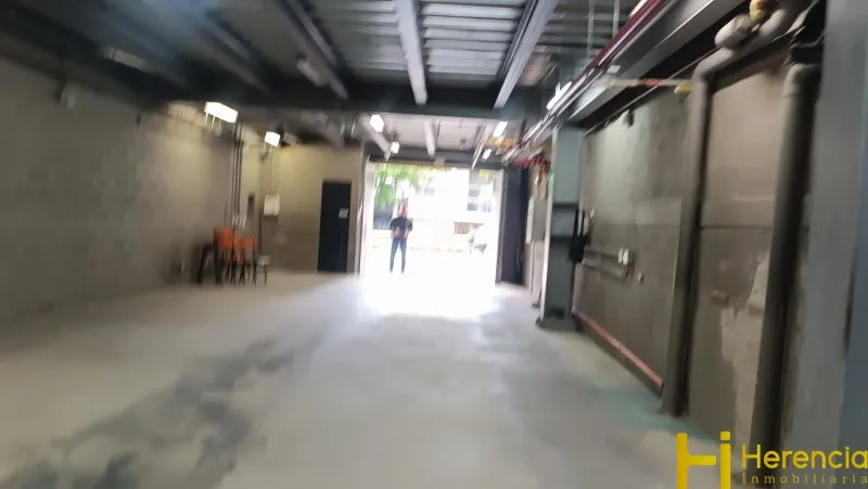 Bodega en arriendo en Conquistadores, Medellín, 1975 m² · foto 9 de 24