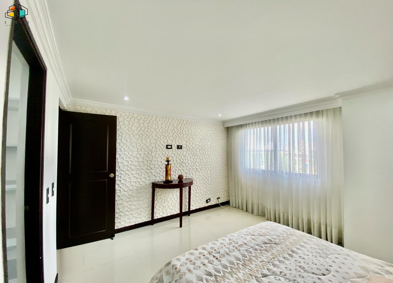 Apartamento de 2 alcobas en arriendo en Conquistadores, Medellín, 105 m² · foto 2 de 18
