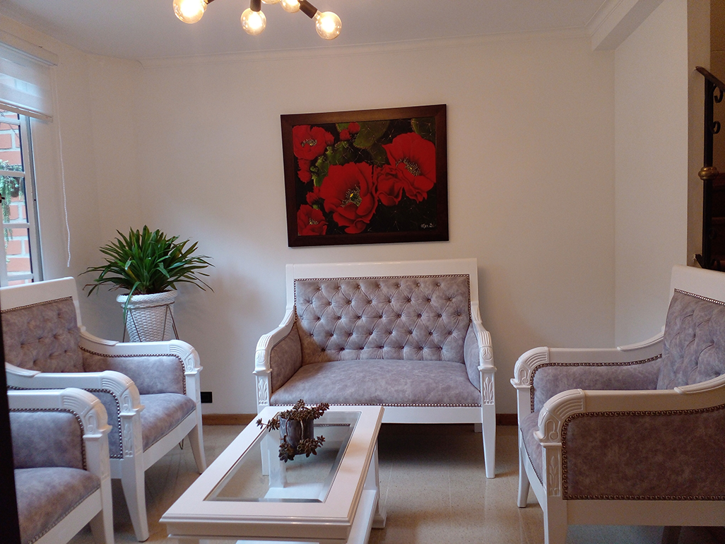 Casa de 3 alcobas en venta en Escobero, Envigado, 214 m² · foto 2 de 19