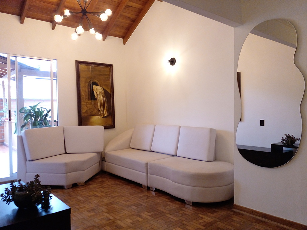 Casa de 3 alcobas en venta en Escobero, Envigado, 214 m² · foto 3 de 19