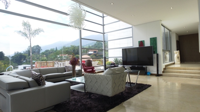 Casa de 5 alcobas en venta en Escobero, Envigado, 465 m² · foto 3 de 20