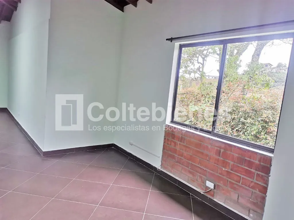 Casa de 4 alcobas en venta en Santa Elenea Sector Central, Guarne, 731 m² · foto 11 de 24