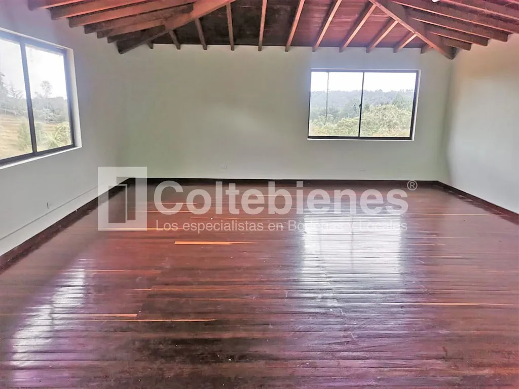 Casa de 4 alcobas en venta en Santa Elenea Sector Central, Guarne, 731 m² · foto 18 de 24
