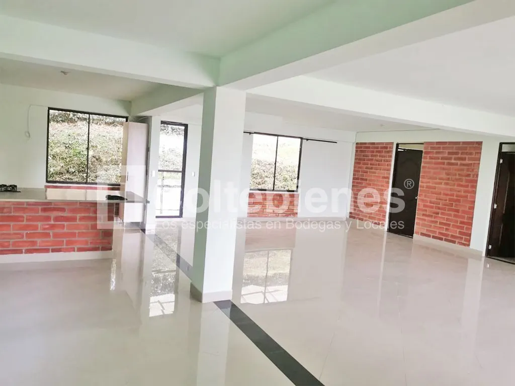 Casa de 4 alcobas en venta en Santa Elenea Sector Central, Guarne, 731 m² · foto 4 de 24