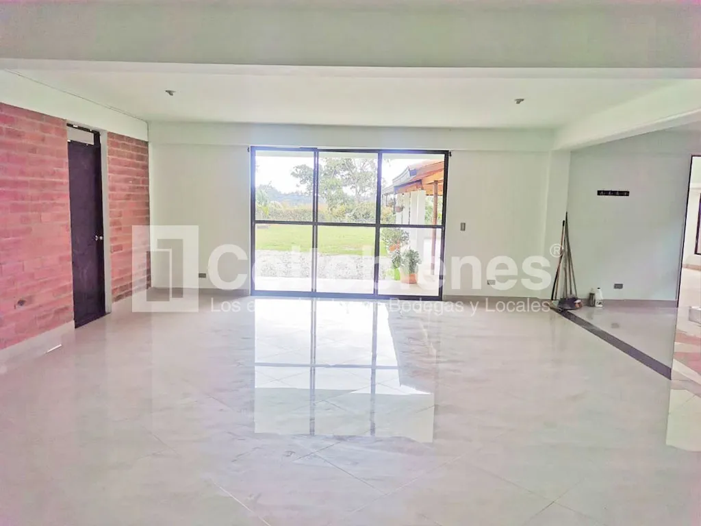 Casa de 4 alcobas en venta en Santa Elenea Sector Central, Guarne, 731 m² · foto 5 de 24