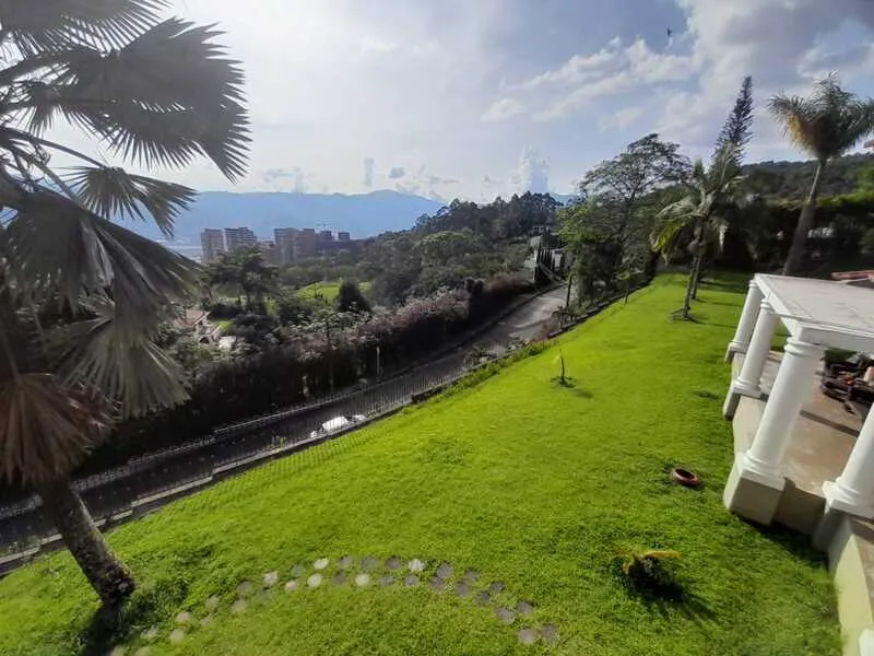 Casa de 4 alcobas en venta en El Poblado, Medellín, 500 m² · foto 8 de 11