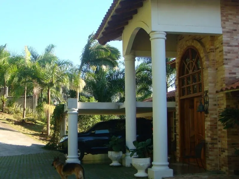 Casa de 4 alcobas en venta en El Poblado, Medellín, 500 m² · foto 9 de 11