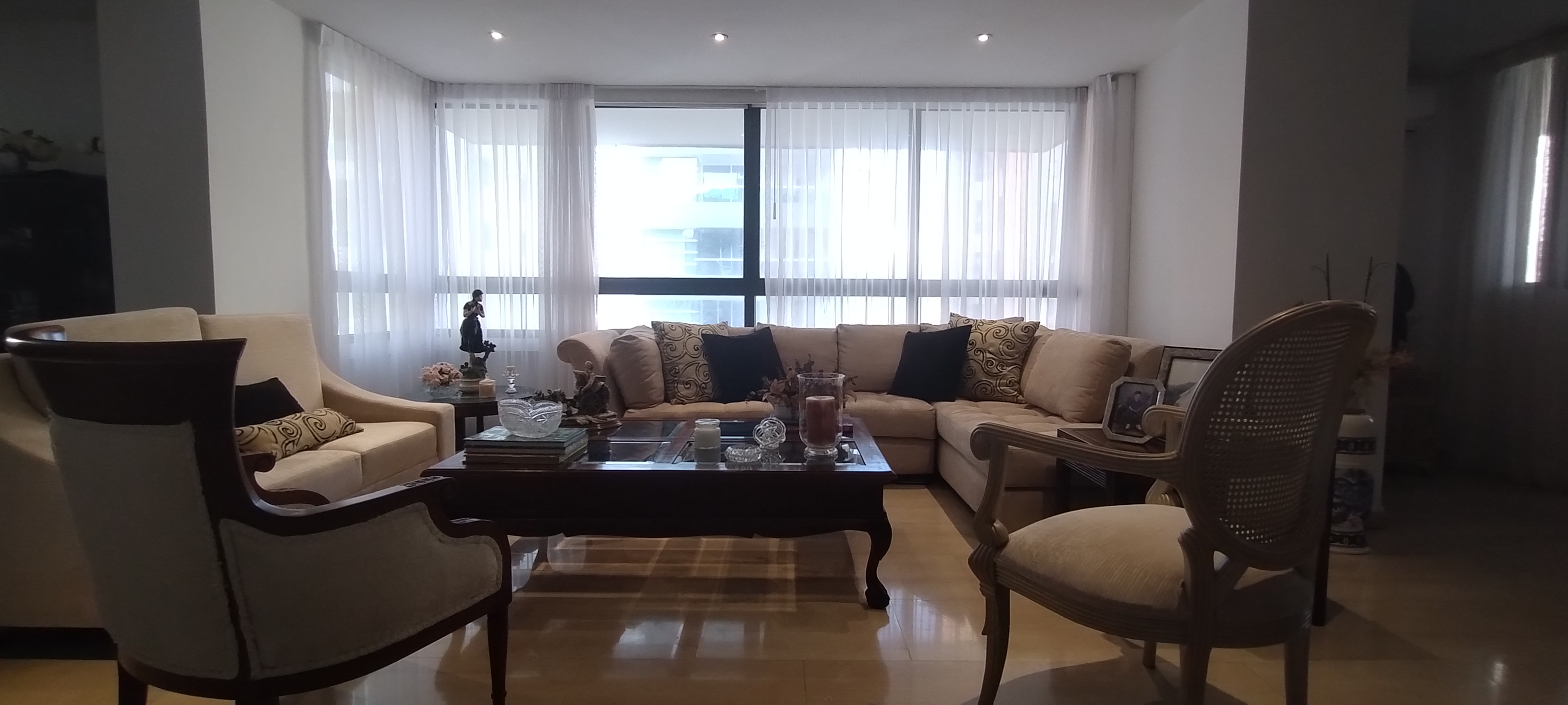 Apartamento de 3 alcobas en venta en Altos Del Prado, Barranquilla, 220 m² · foto 3 de 10