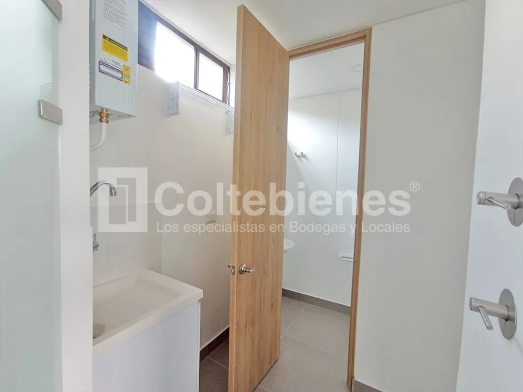 Apartamento de 2 alcobas en arriendo en El Poblado, Medellín, 99 m² · foto 5 de 24