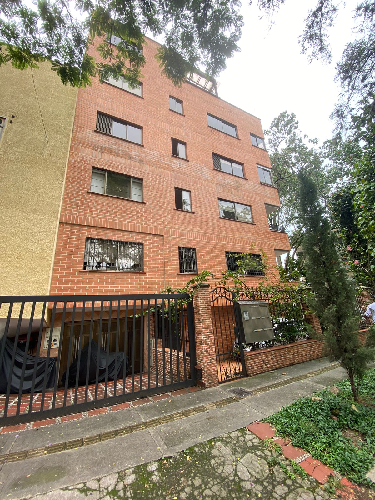 Edificio en venta en Belen La Palma, Medellín, 1500 m² · foto 2 de 8