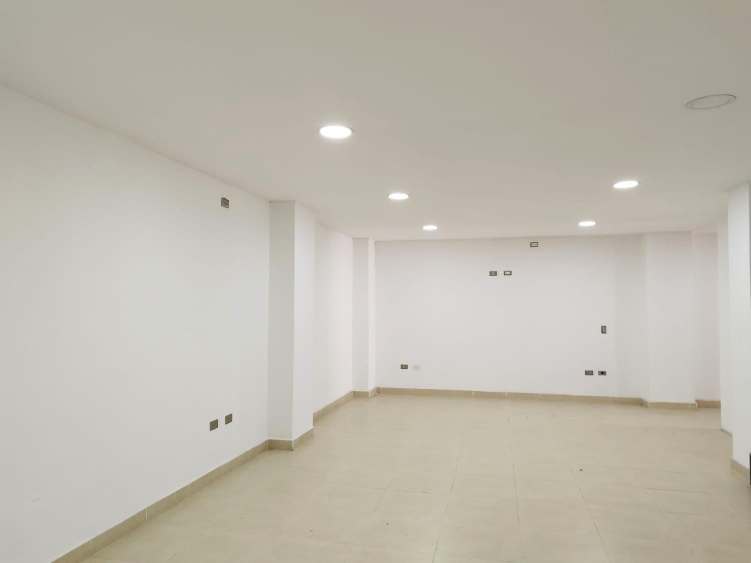 Oficina en arriendo en Zona Centro, Envigado, 300 m² · foto 2 de 16