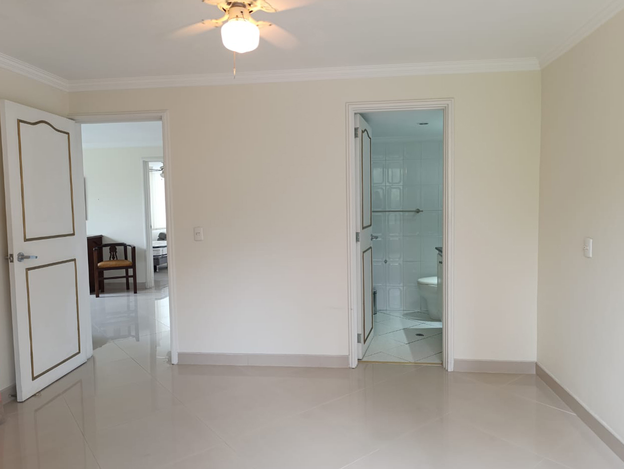 Apartamento de 3 alcobas en venta en El Tesoro, Medellín, 178 m² · foto 16 de 20
