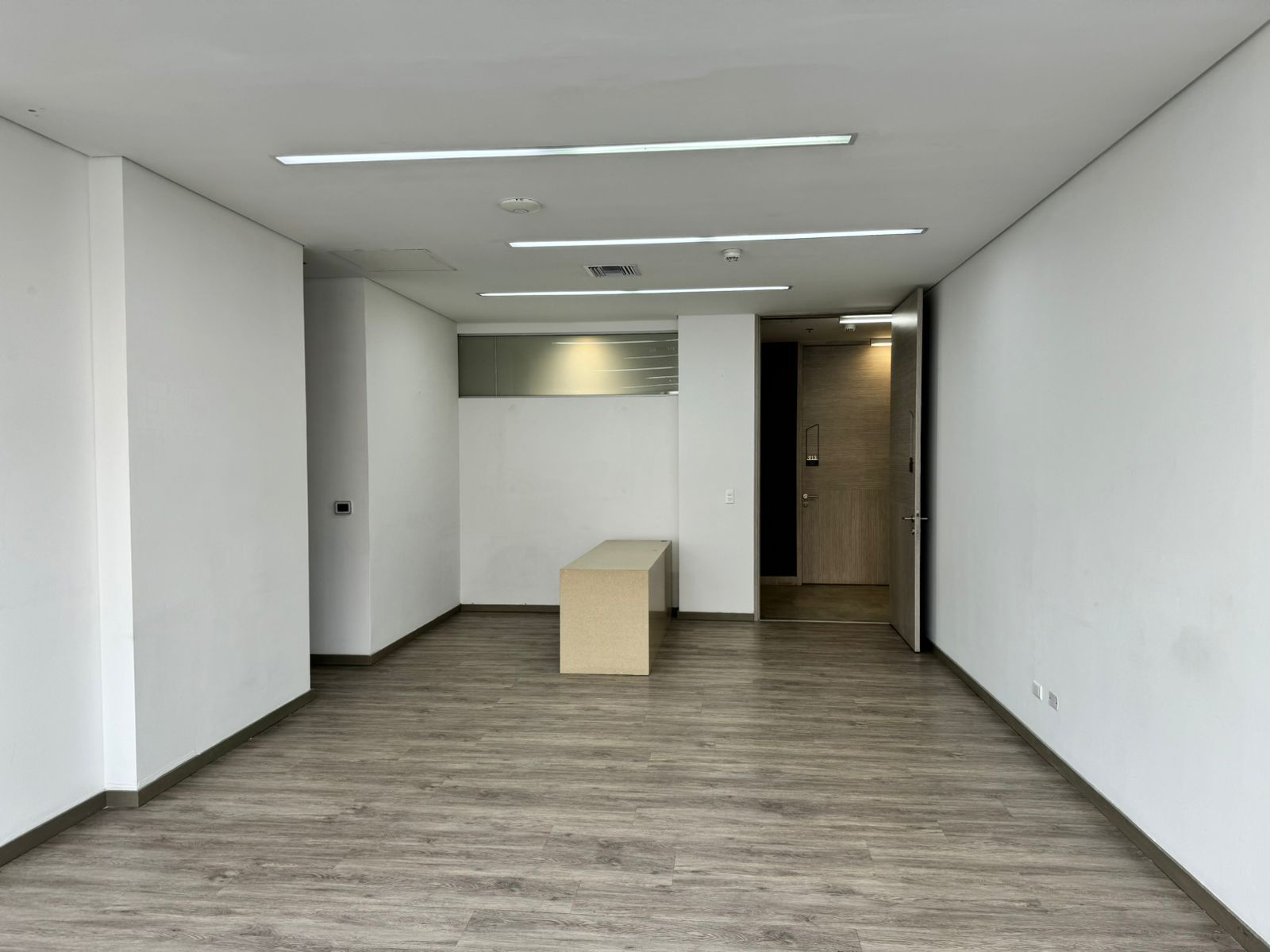 Oficina en arriendo en Milla De Oro, Medellín, 49 m² · foto 4 de 8
