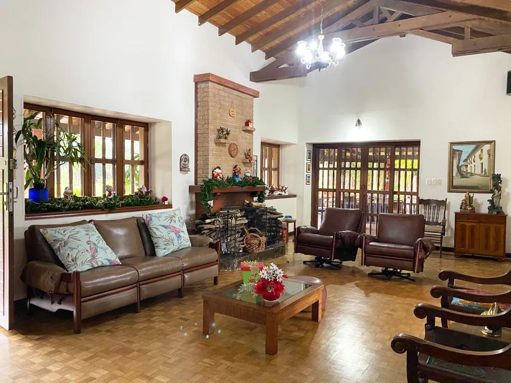 Casa de 6 alcobas en venta en Llano Grande, Rionegro, 520 m² · foto 1 de 20