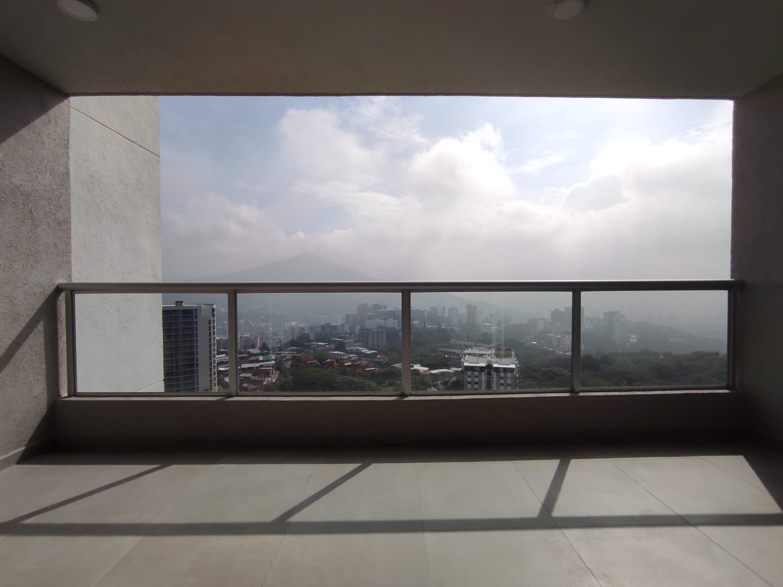 Apartamento de 3 alcobas en venta en Bellavista, Cali, 115 m² · foto 4 de 24