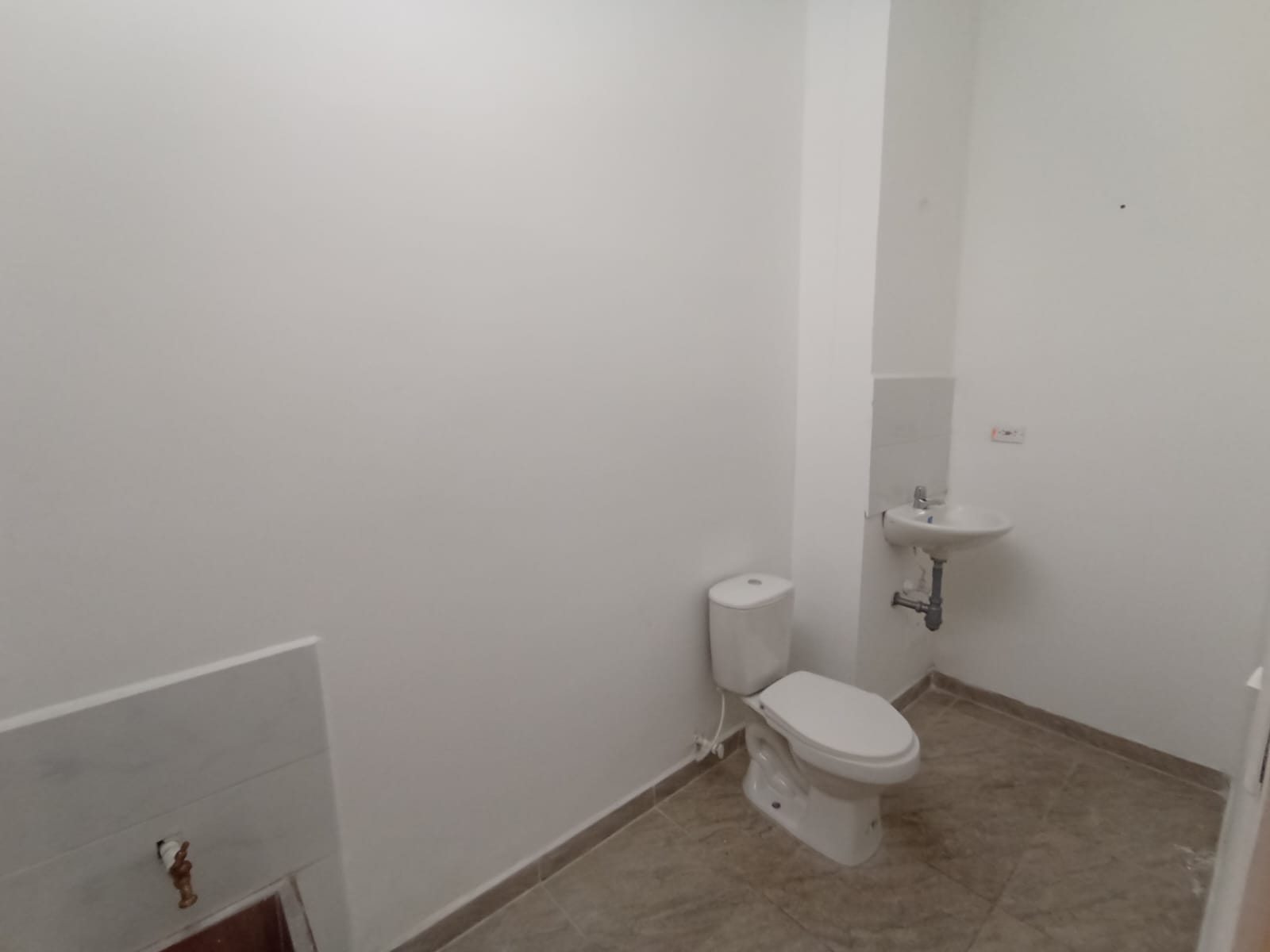 Local en venta en El Porvenir, Rionegro, 56 m² · foto 10 de 12