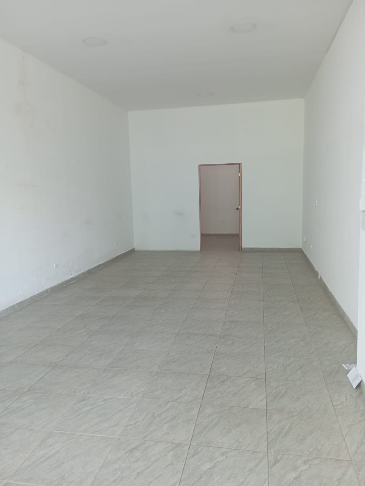 Local en venta en El Porvenir, Rionegro, 56 m² · foto 2 de 12