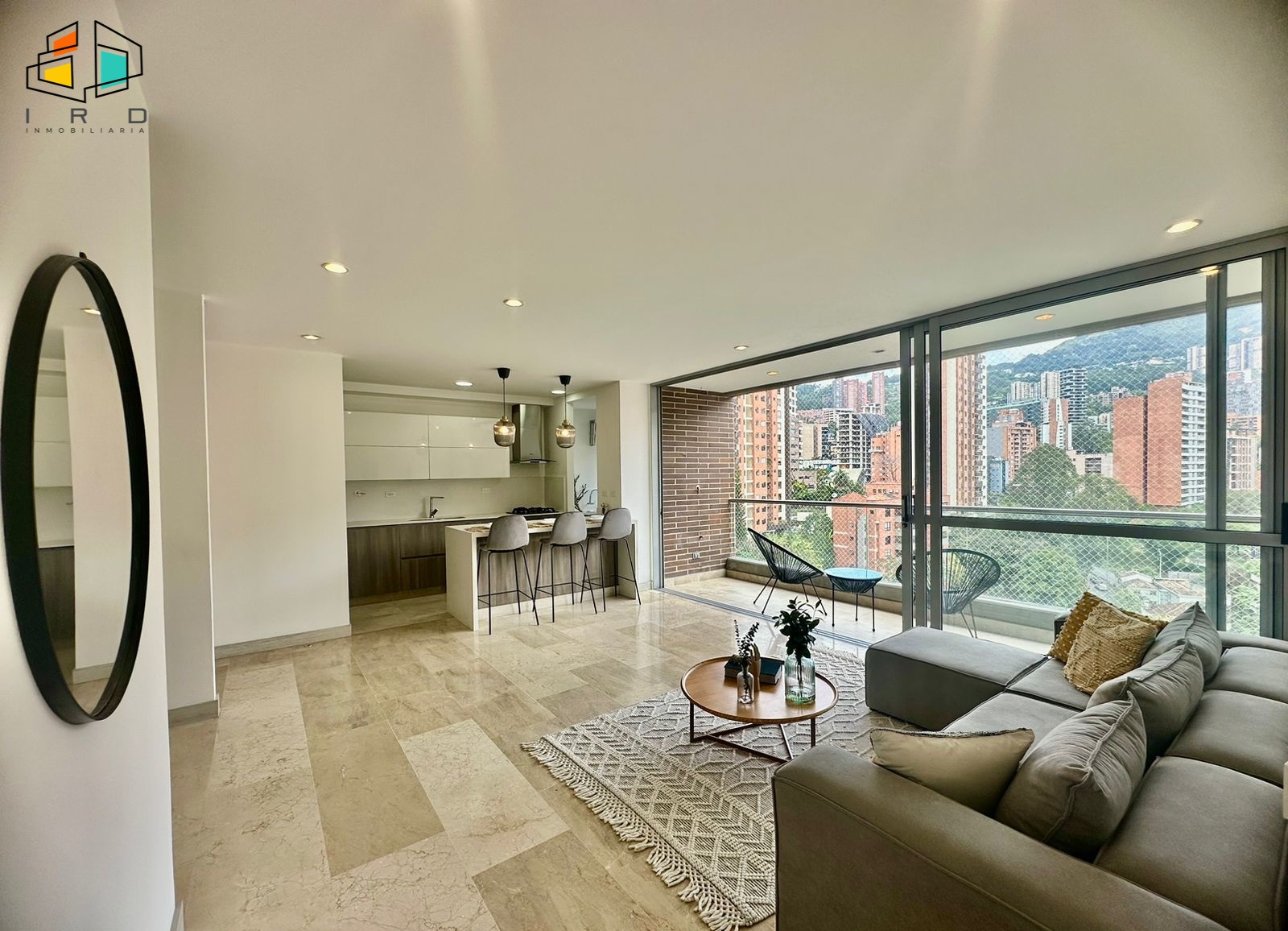 Apartamento en arriendo en Lalinde, Medellín · foto 3 de 24