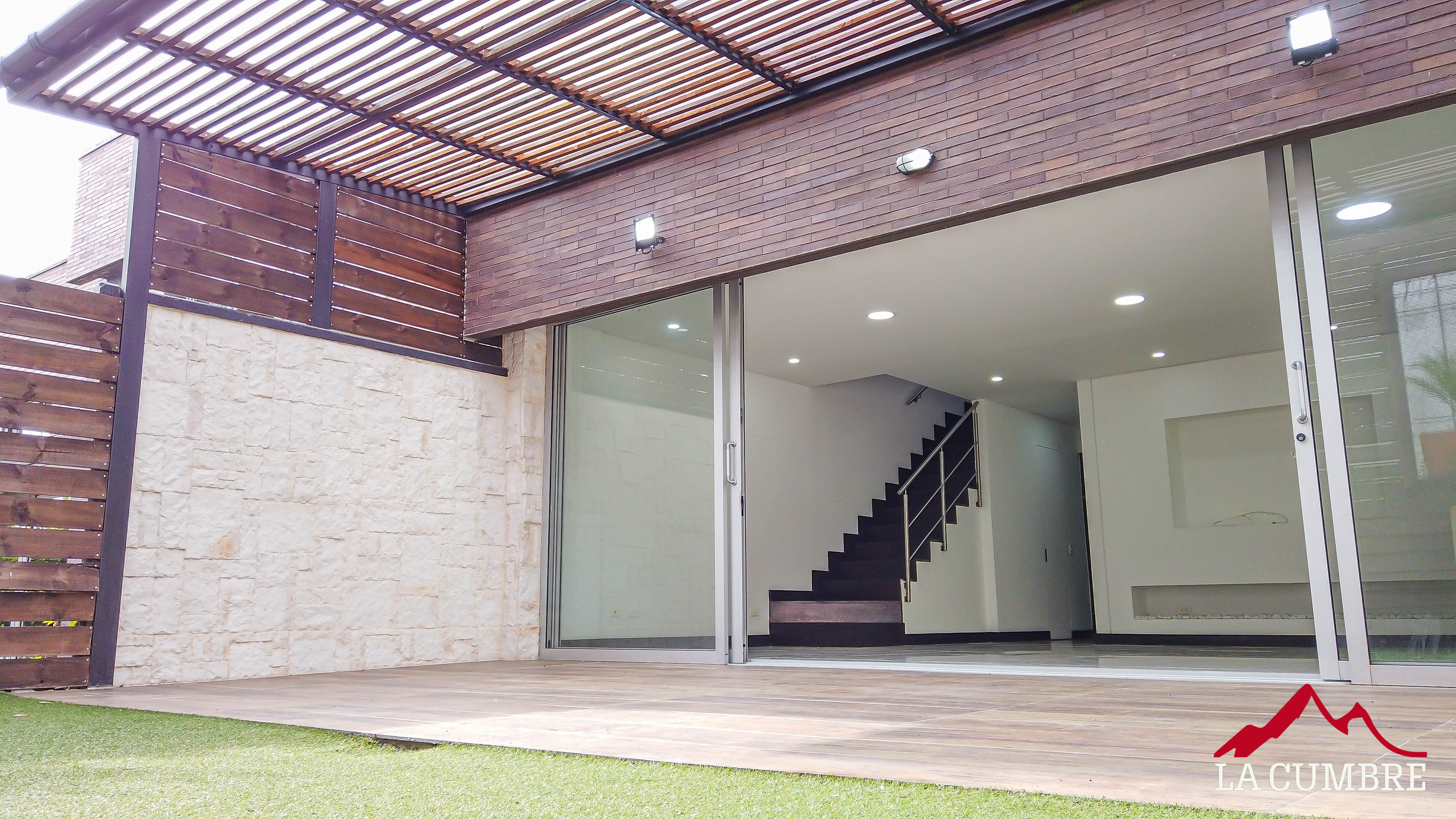 4BR House in Loma del Chocho (245 m²) - 4