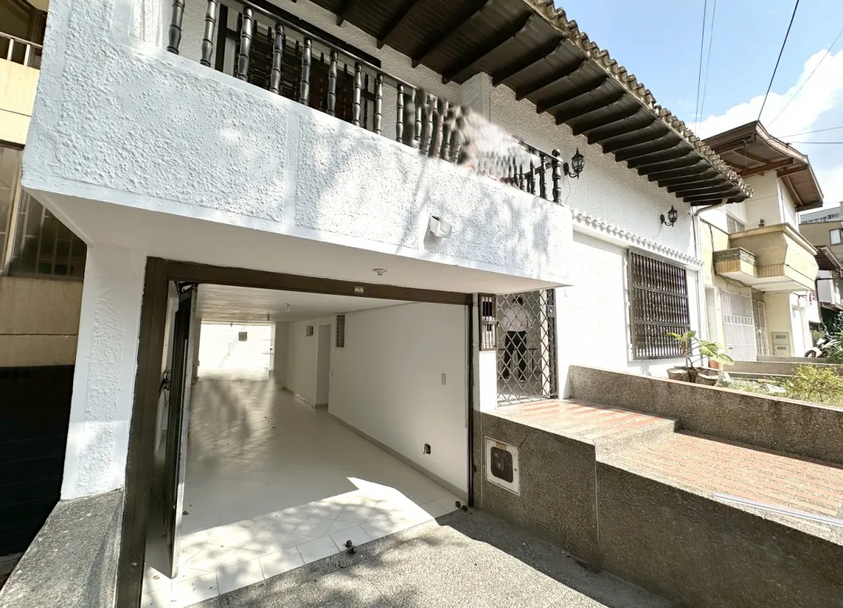 Casa de 4 alcobas en venta en Simon Bolivar, Medellín, 240 m² · foto 3 de 24