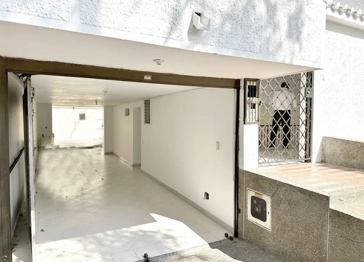 Casa de 4 alcobas en venta en Simon Bolivar, Medellín, 240 m² · foto 4 de 24
