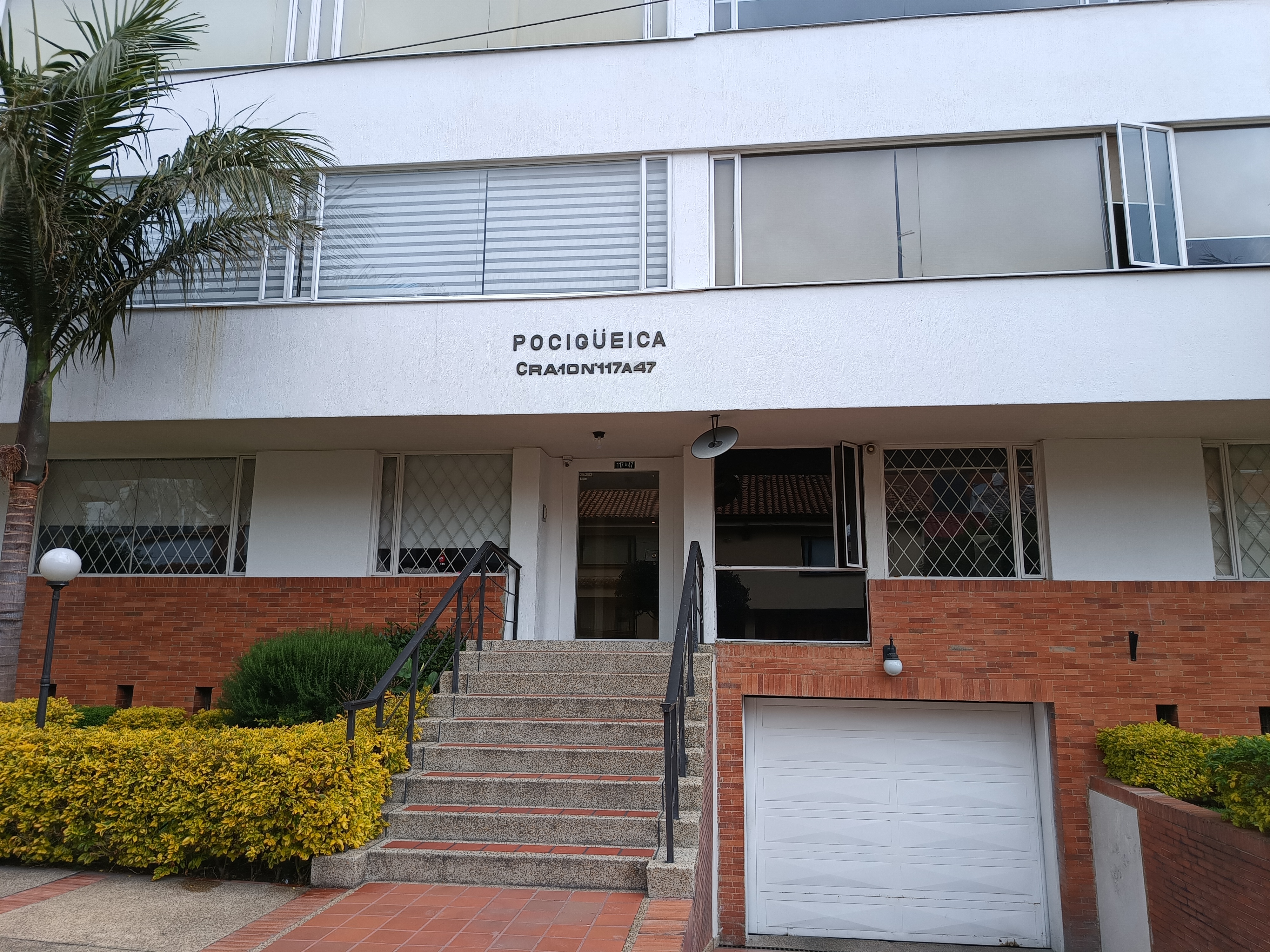 Apartamento de 3 alcobas en venta en Santa Barbara, Bogotá, 164 m² · foto 2 de 24
