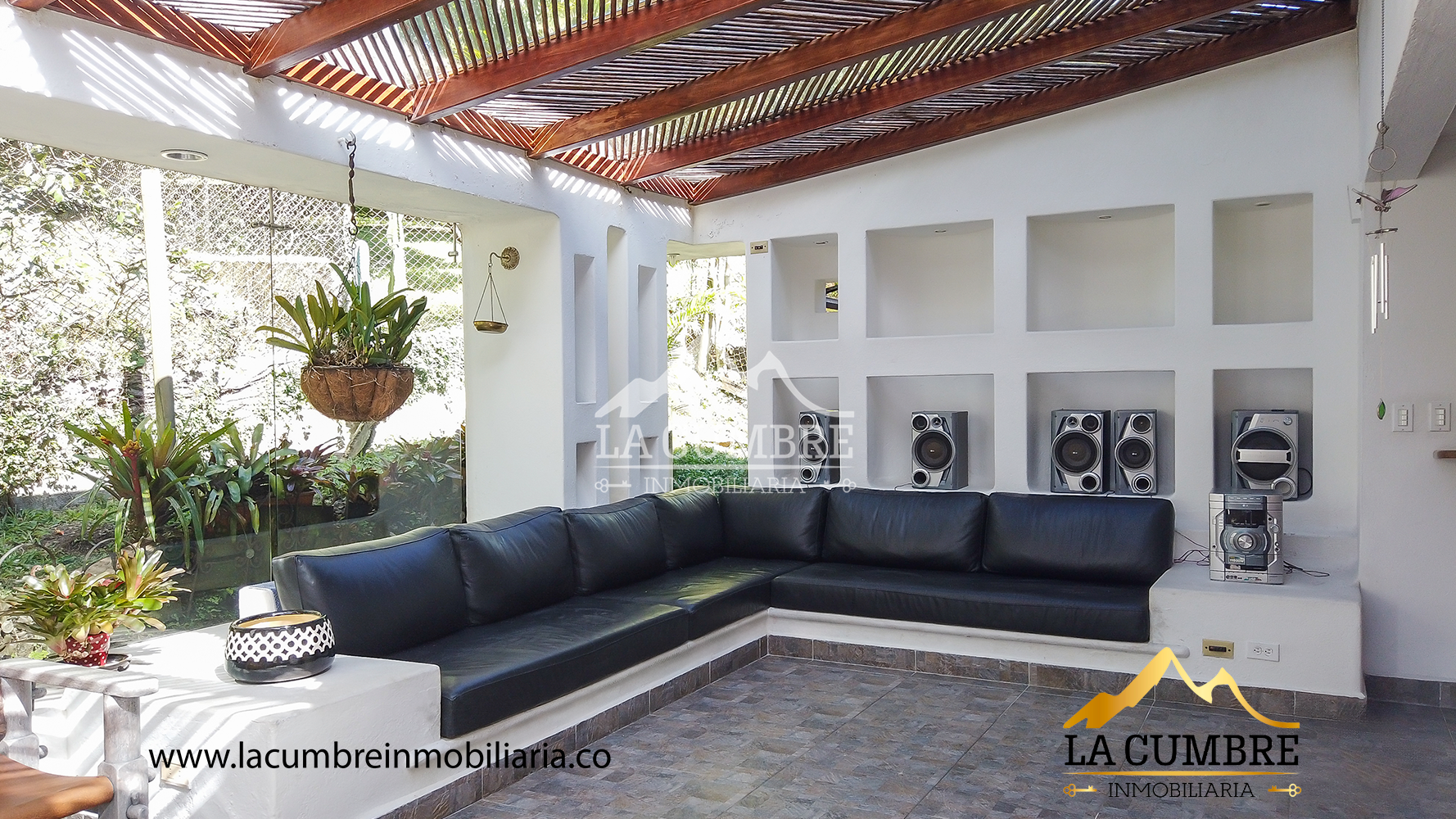 Casa de 3 alcobas en venta en Los Balsos, Medellín, 266 m² · foto 2 de 15