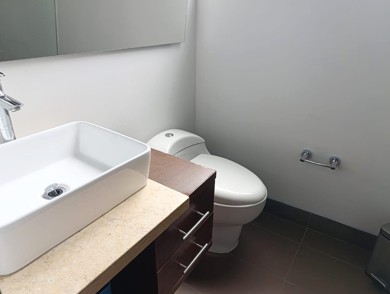 Apartamento de 3 alcobas en arriendo en El Tesoro, Medellín, 263 m² · foto 17 de 18