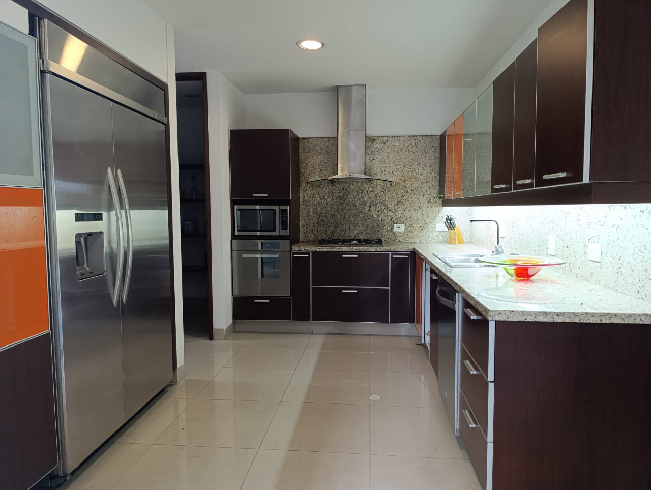 Apartamento de 3 alcobas en arriendo en El Tesoro, Medellín, 263 m² · foto 4 de 18