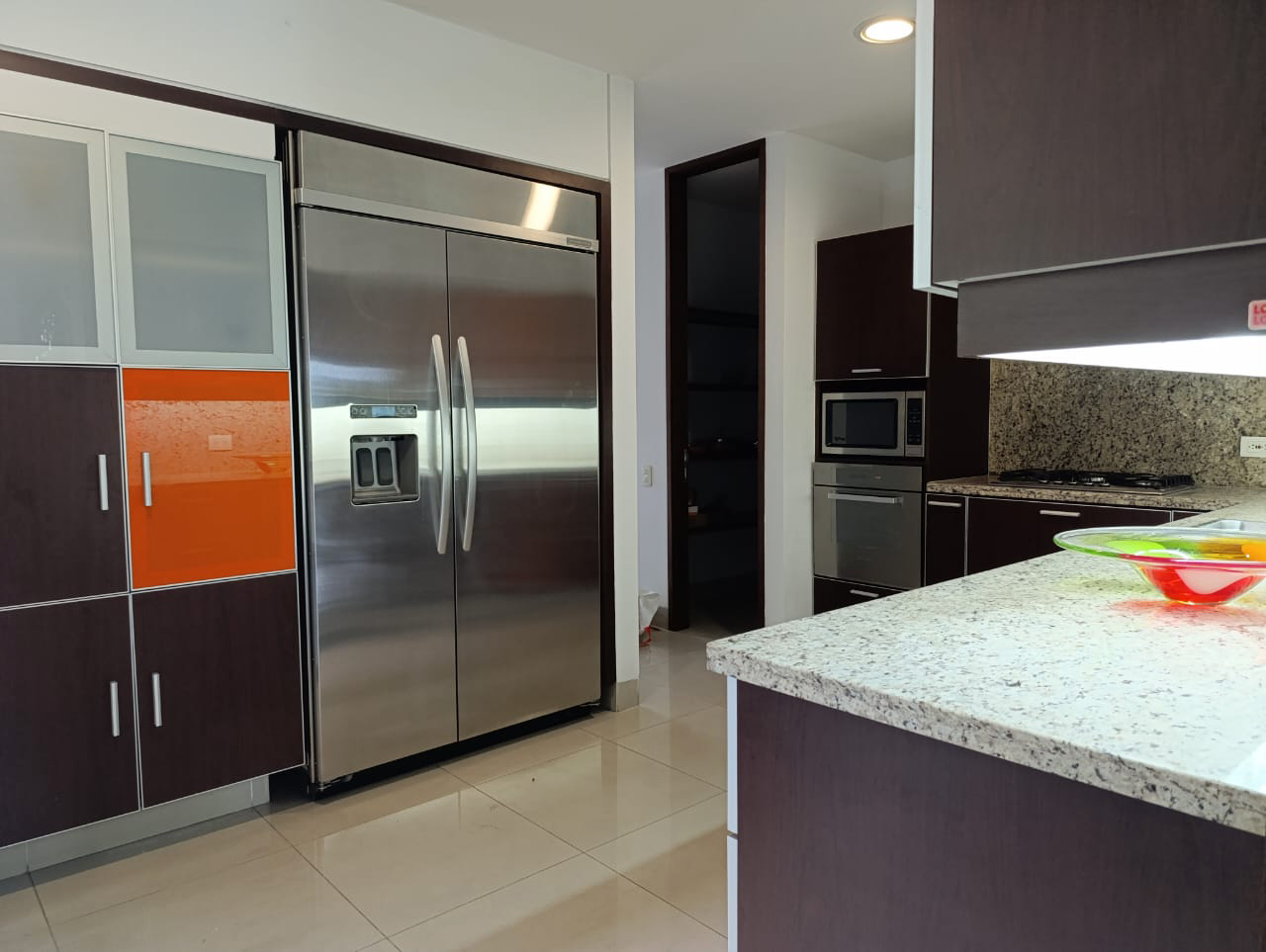 Apartamento de 3 alcobas en arriendo en El Tesoro, Medellín, 263 m² · foto 5 de 18