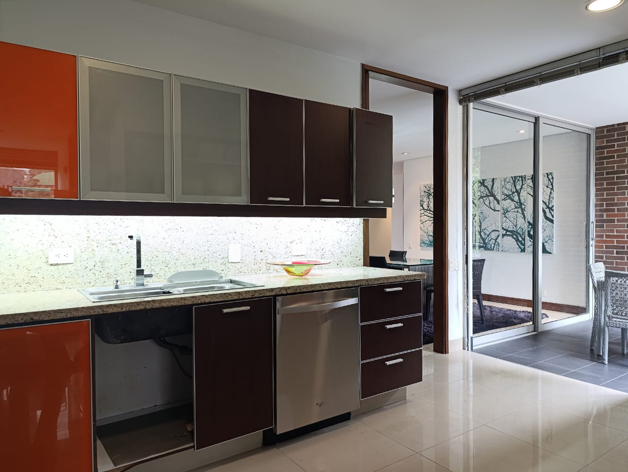 Apartamento de 3 alcobas en arriendo en El Tesoro, Medellín, 263 m² · foto 6 de 18