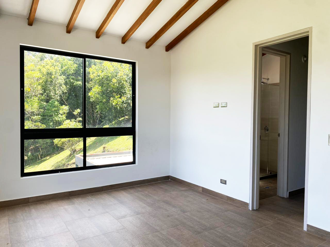 Casa de 4 alcobas en venta en Centro, Rionegro, 380 m² · foto 3 de 20