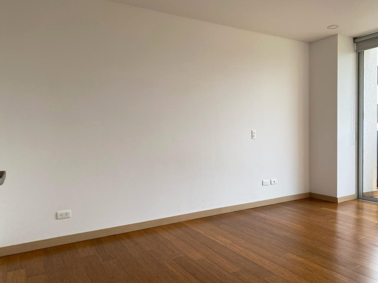 Apartamento de 2 alcobas en venta en El Diamante 2, Medellín, 71 m² · foto 2 de 16